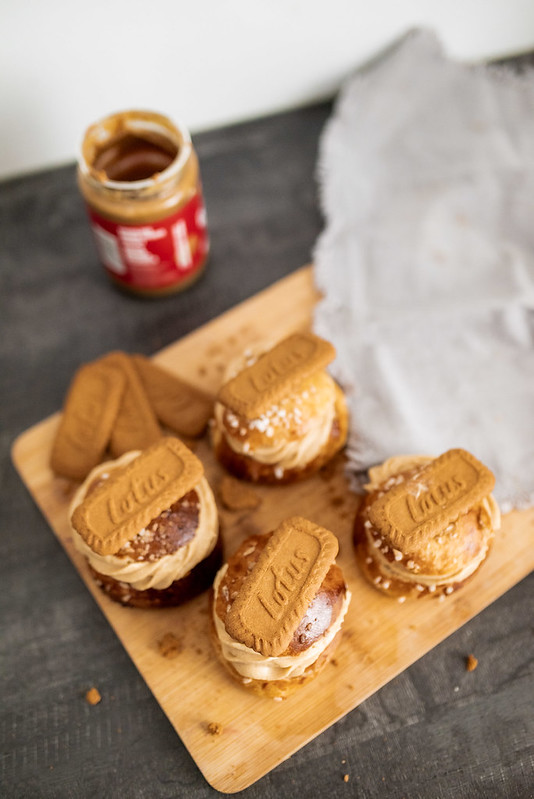 Laskiaispullat keksitahnatäytteellä